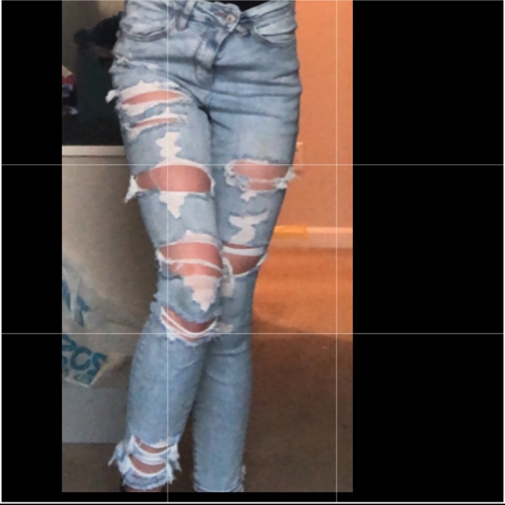 American eagle light blue skinny jeans is size 10
